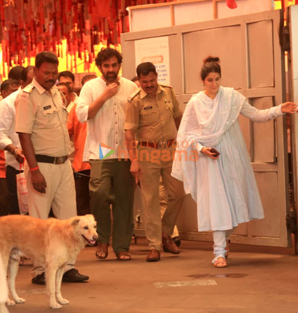 photos zaheer khan and sagarika ghatge snapped at siddhivinayak temple in mumbai 4