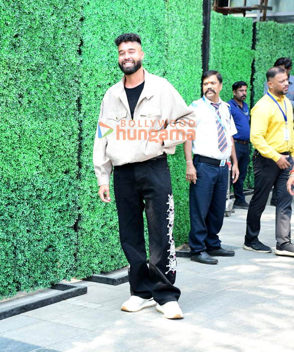 photos ap dhillon and malavika mohanan snapped at kalina airport 2