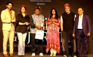 Photos: Deepak Tijori, Hiten Tejwani and Bhumi Trivedi snapped honouring Dr. Khoja at Gujarati Bright Award