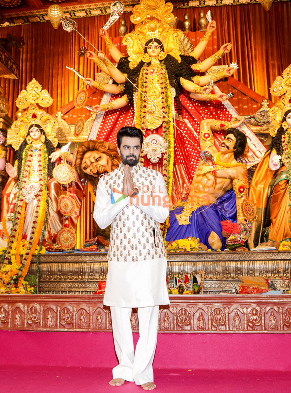 photos kajol bipasha basu mouni roy tanishaa mukerji and others snapped at 80th north bombay sarbojanin durga puja 4