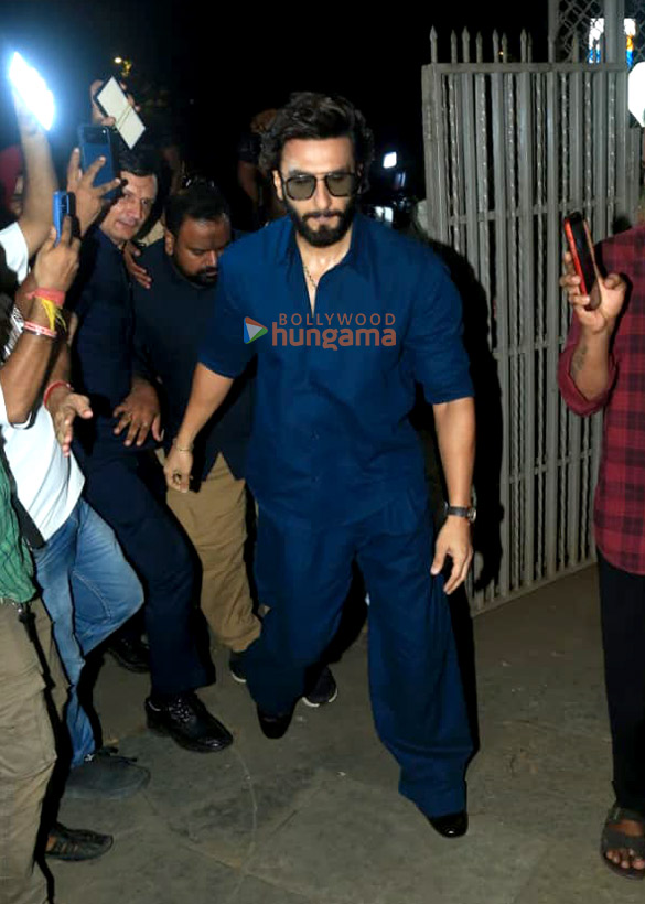 Photos: Ranveer Singh snapped outside a dubbing studio in Bandra Photos: Ranveer Singh snapped outside a dubbing studio in Bandra