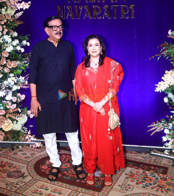 photos sara ali khan saif ali khan bobby deol malaika arora and others snapped at kalyan jewellers navratri celebrations 11