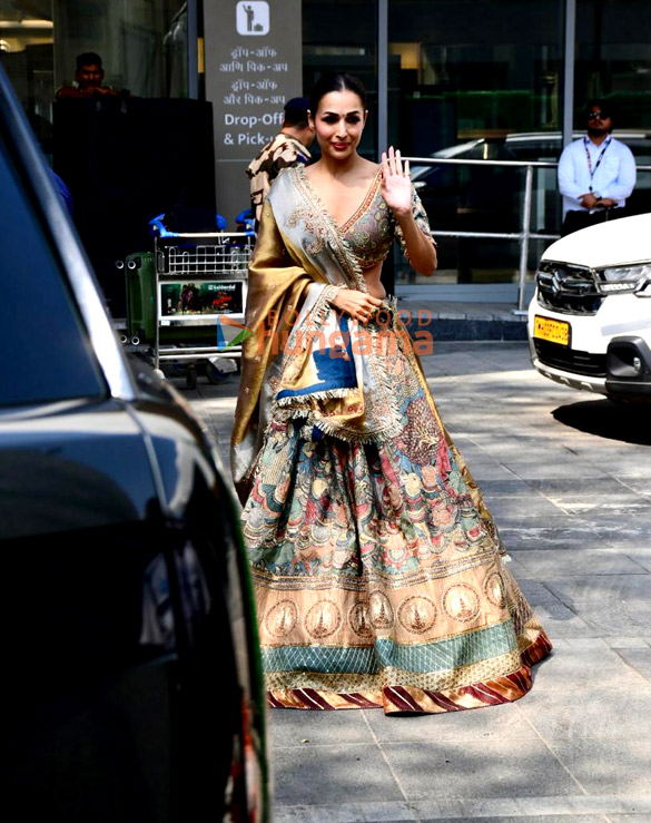 photos shahid kapoor malaika arora ap dhillon and malavika mohanan snapped at kalina airport 1