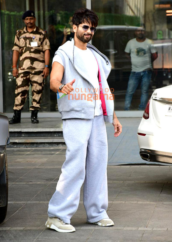 photos shahid kapoor malaika arora ap dhillon and malavika mohanan snapped at kalina airport 5