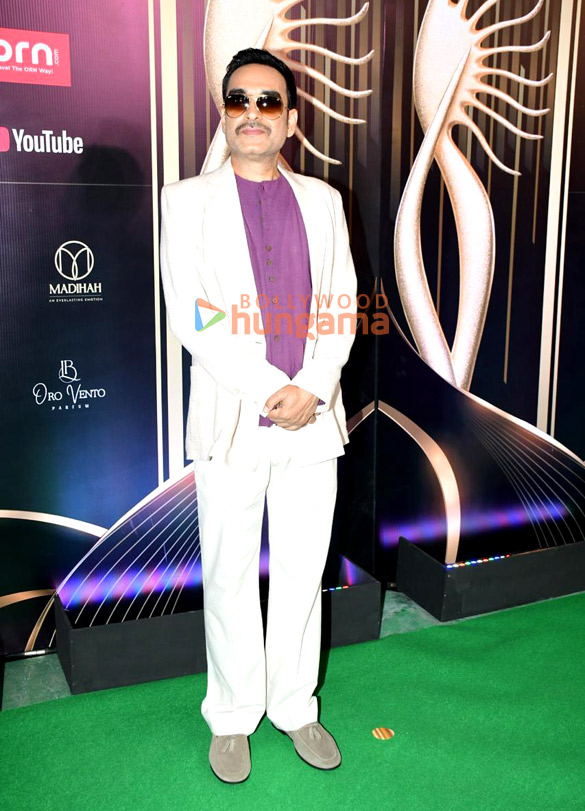photos shahid kapoor and varun dhawan snapped at iifa digital awards press conference 9