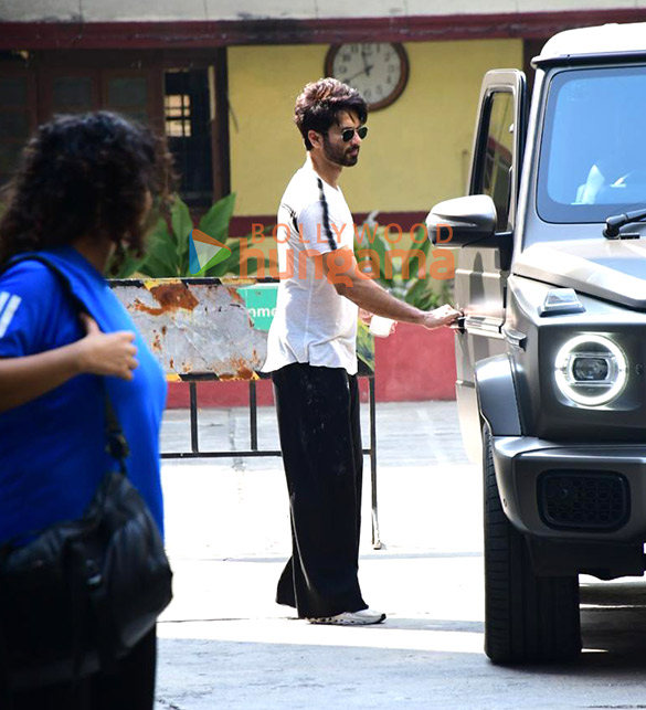 photos shahid kapoor snapped outside a gym in bandra 1 2