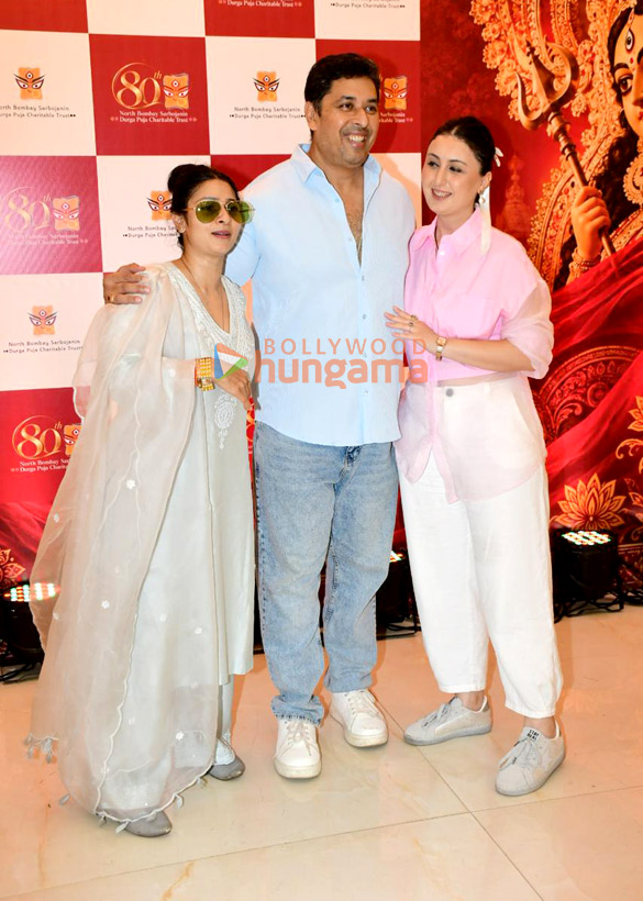 photos tanishaa mukerji sanjoy mukerji rema lahiri and others at north bombay sarbojanin durga pujas 80th edition 8