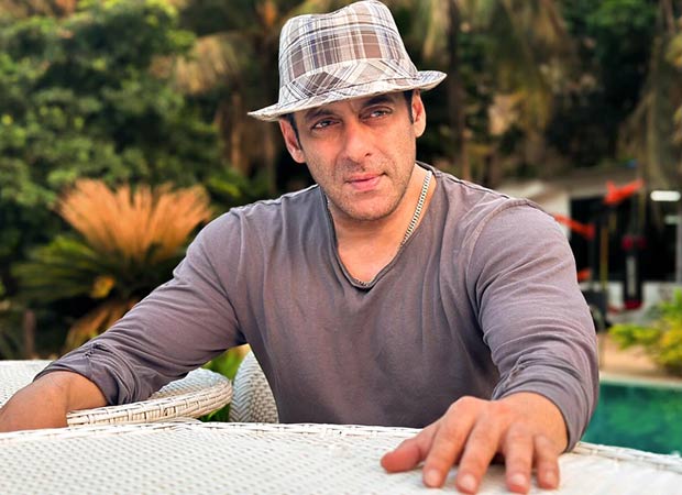 Security beefed up outside Salman Khan’s Galaxy Apartment after Tiger Shroff firing incident : Bollywood News Security beefed up outside Salman Khan’s Galaxy Apartment after Tiger Shroff firing incident : Bollywood News